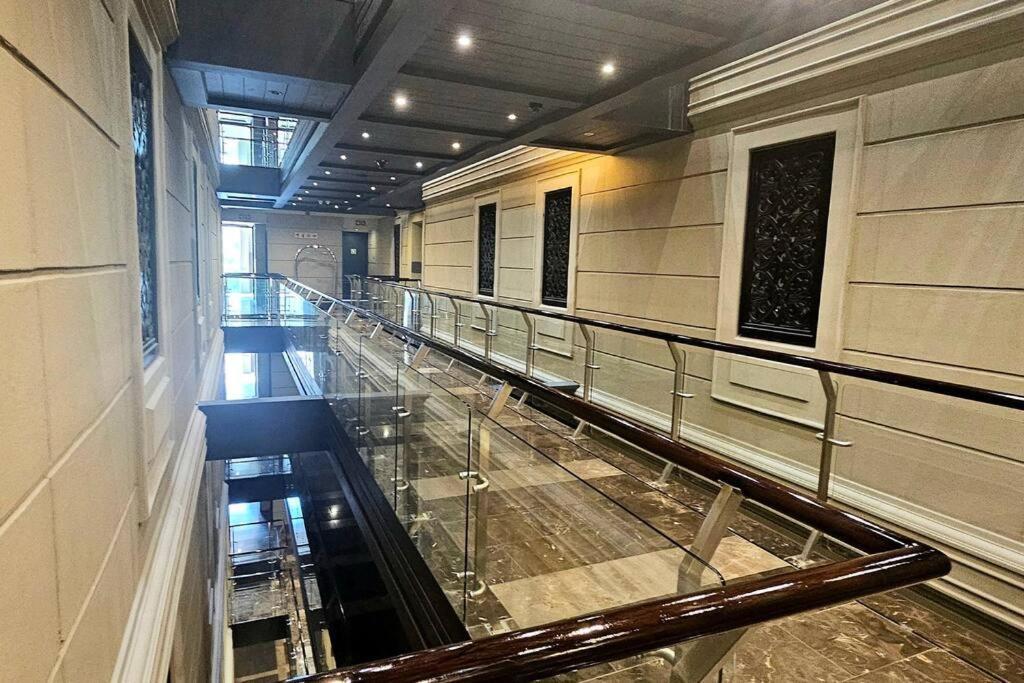 Apartment Luxury Rooftop 4bedroom Cape Royale With V&a Seapoint View Cape Town