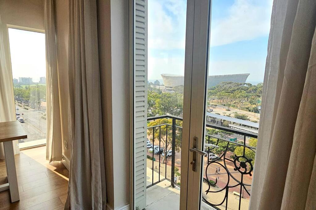 Apartment Luxury Rooftop 4bedroom Cape Royale With V&a Seapoint View *
