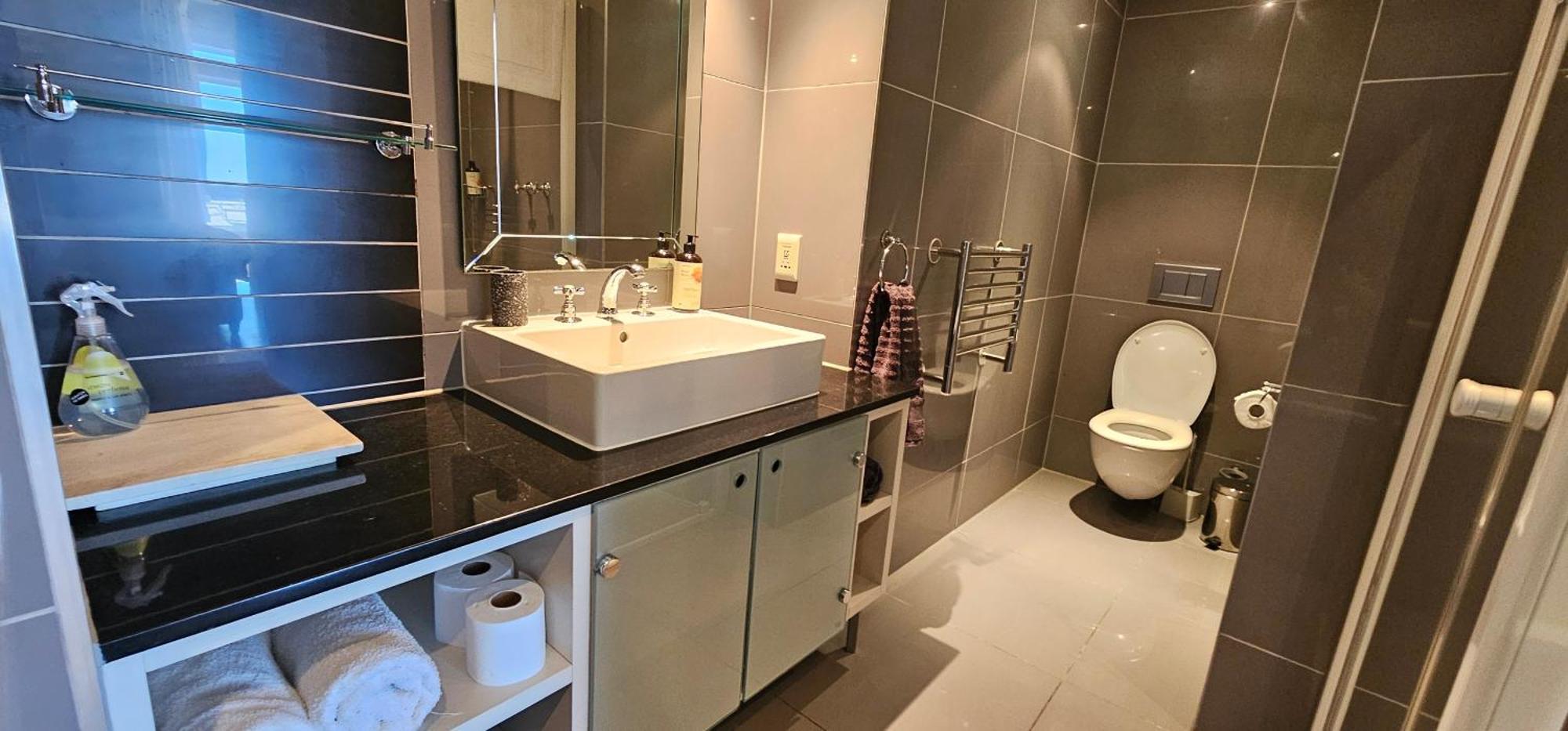 Apartment Luxury Rooftop 4bedroom Cape Royale With V&a Seapoint View Cape Town