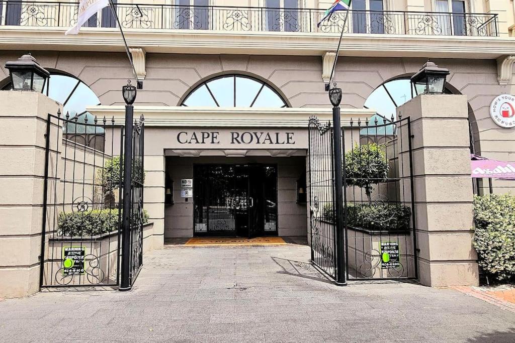 Luxury Rooftop 4bedroom Cape Royale With V&a Seapoint View