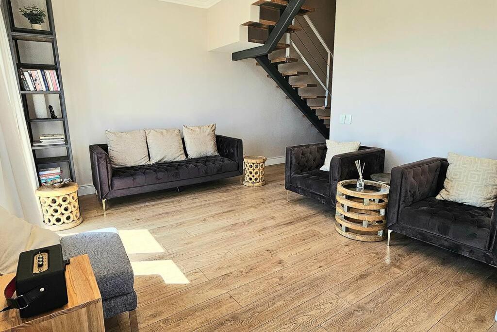 Luxury Rooftop 4bedroom Cape Royale With V&a Seapoint View *